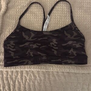 CRZ Yoga Butterluxe Y Back Spaghetti Thin Strap Bra in Multi Camo Size M.